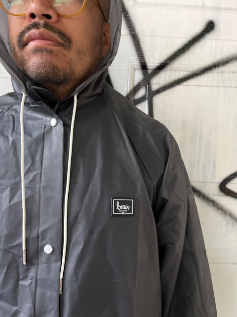 The Raincoat Everyone Needs These Days, Size L