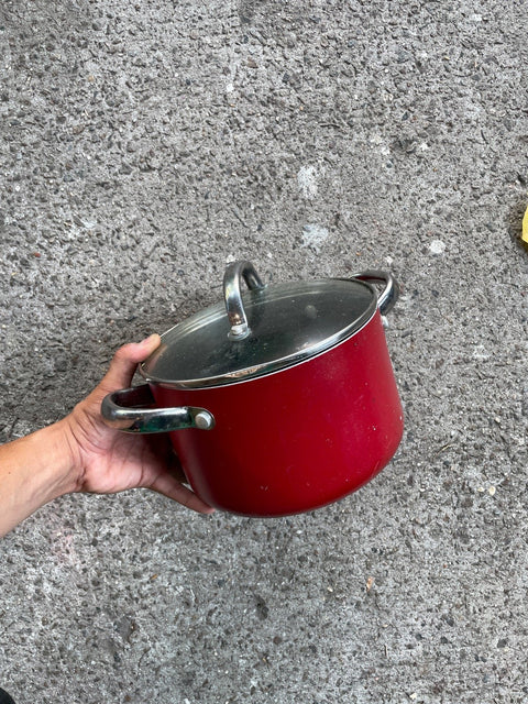 Vintage-y Red Cooking Pot With Lid