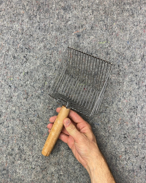 Wire Litter Scoop with Wood Handle