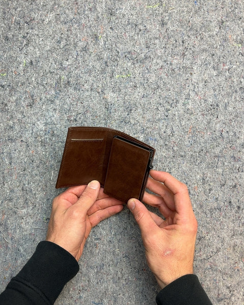 KLIK Slim Leather Wallet With Apple AirTag Holder