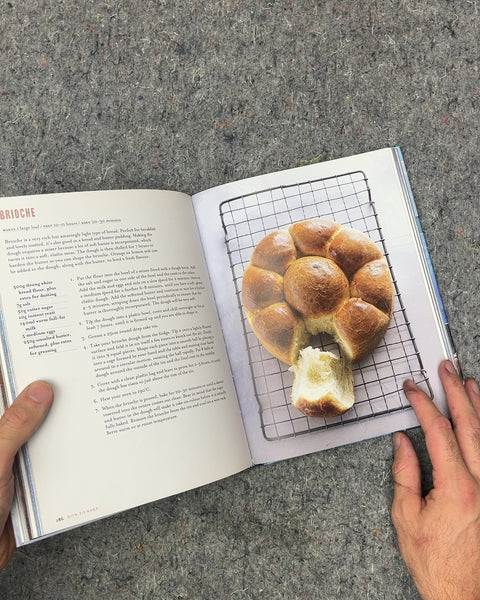 How to Bake by Paul Hollywood