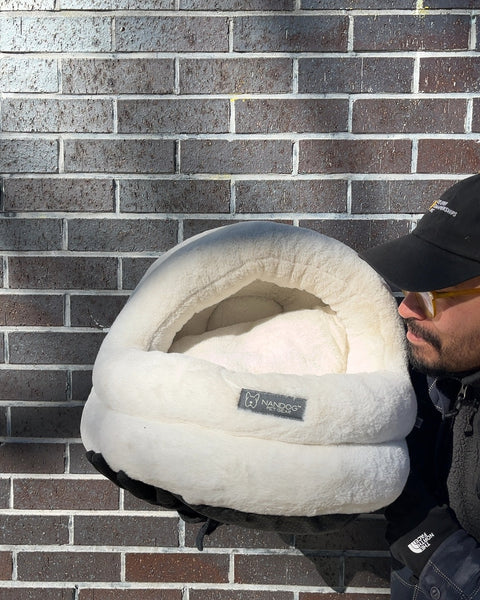 Nandoo Cave-Style Pet Bed For A Small Dog