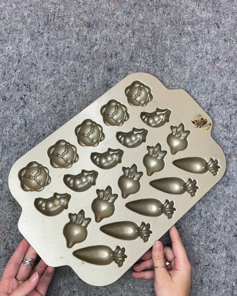 Vegetable Shaped Baking Pan