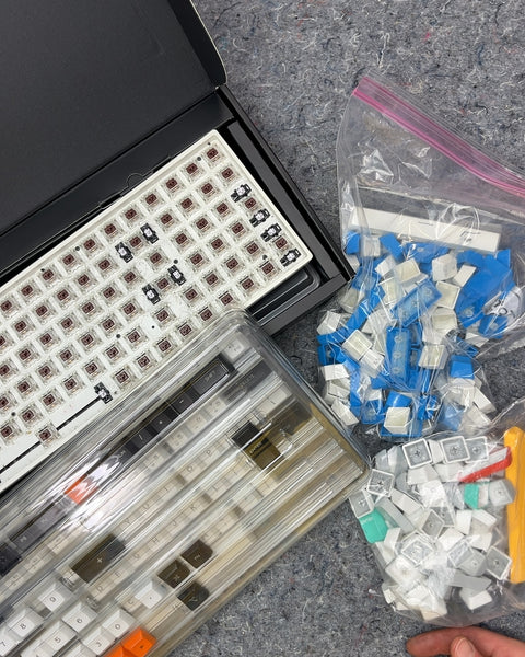 Skyloong Wired Mechanical Keyboard Kit with A Whole Bunch Of Keycaps