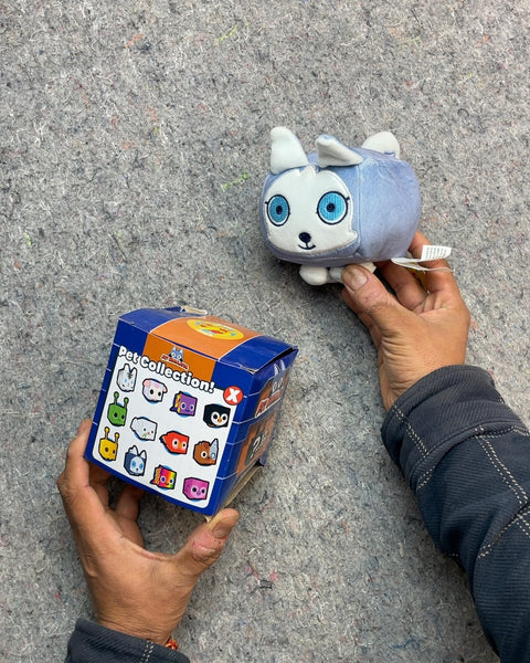Pet Simulator X Pet Collection Mystery Box with Plush Toy