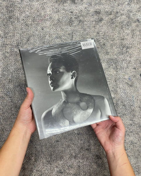 Jewelry: The Body Transformed by Melanie Holcomb