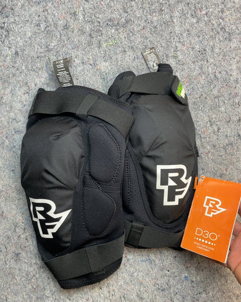 Race Face D30 Knee Pads, Size L