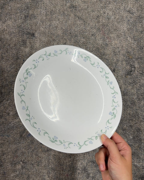 Corelle Chip-Resistant Plate With Pretty Border