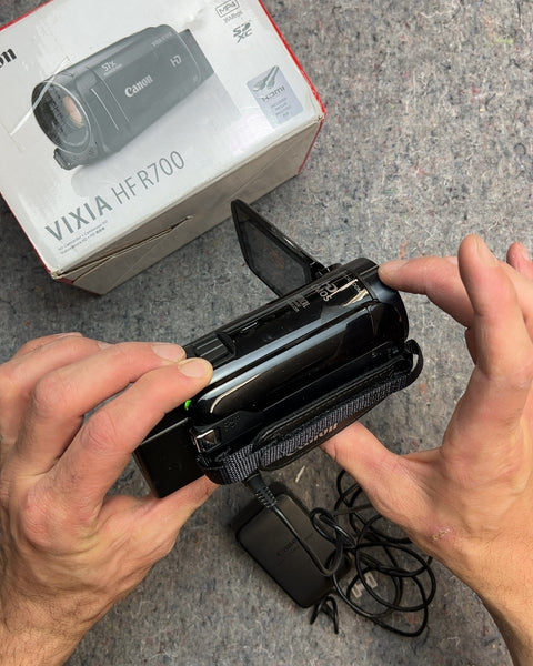 Canon VIXIA HFR700 Camcorder