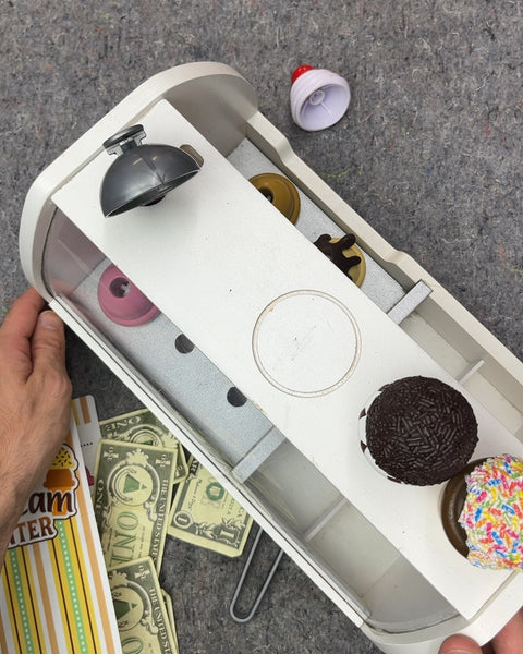 Melissa & Doug Scoop and Serve Ice Cream Counter