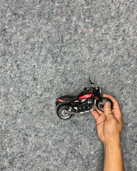 Kawasaki Z900RS Diecast Motorcycle Model
