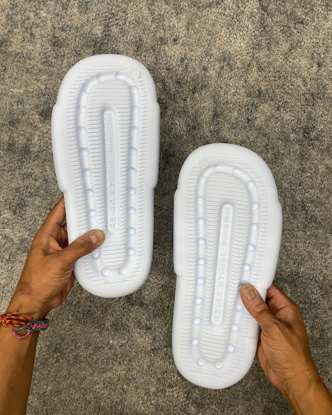 Mellow Cloud Slide Sandals in White, Size 43-44