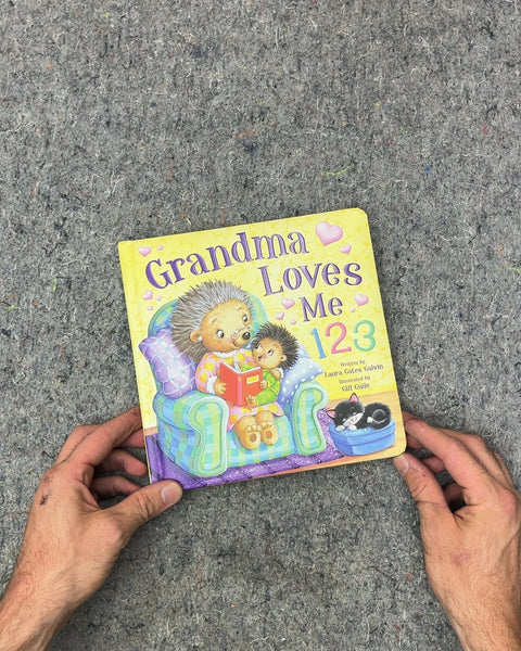 Grandma Loves Me 123 by Laura Gates Galvin