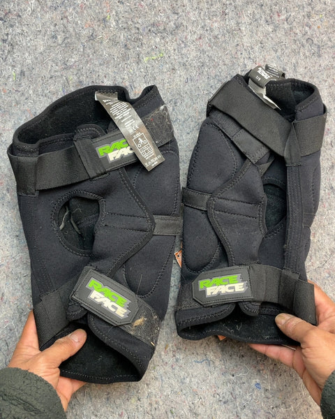 Race Face D30 Knee Pads, Size L