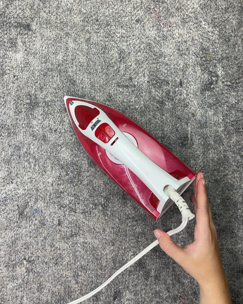 Black & Decker Red and White Steam Iron (Tested)
