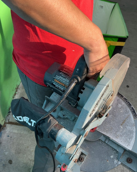 Delta Miter Saw with Brand New Blade (Watch Your Fingers!!)