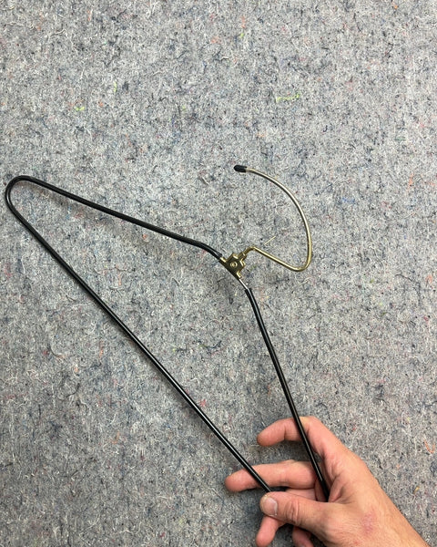 A Single Very Design Black Metal Skirt Hanger