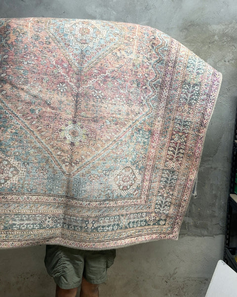 Distressed Persian Style Area Rug, 60x90"