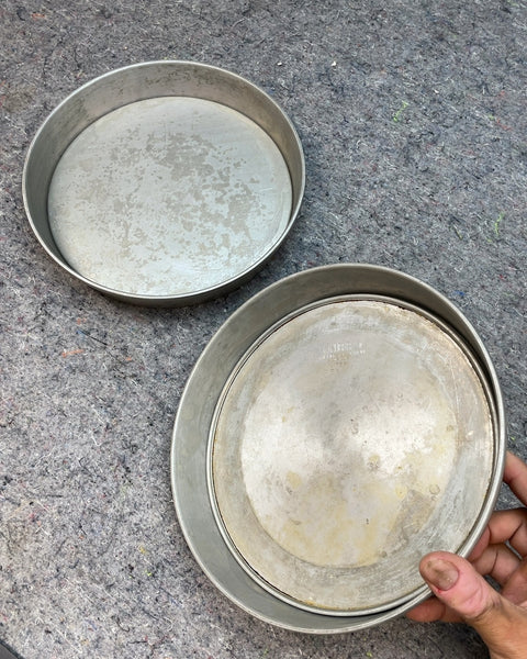 Wartime Round Aluminum Cake Pans, 9x1.5"