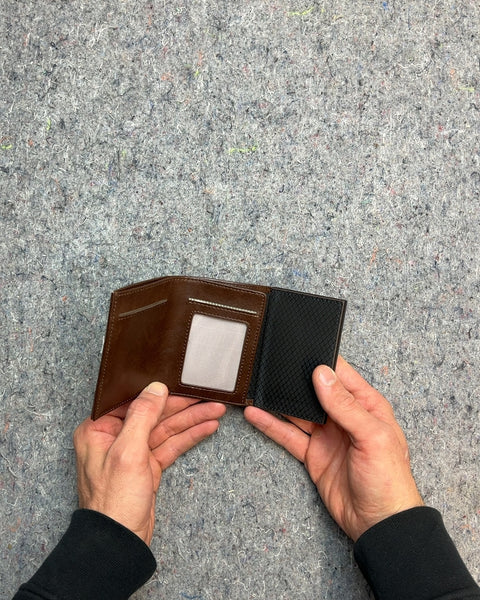 KLIK Slim Leather Wallet With Apple AirTag Holder