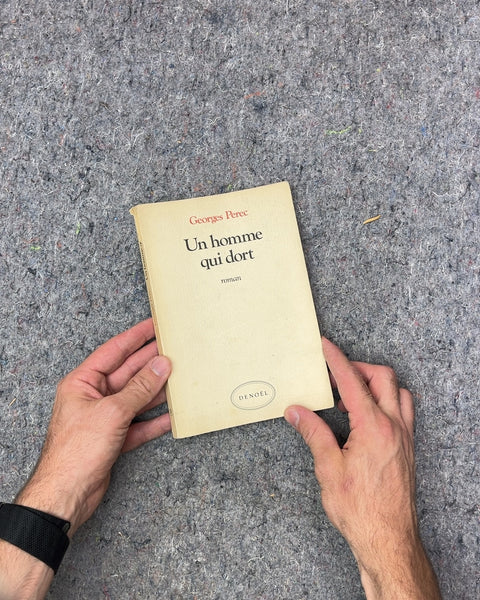 Un homme qui dort by Georges Perec