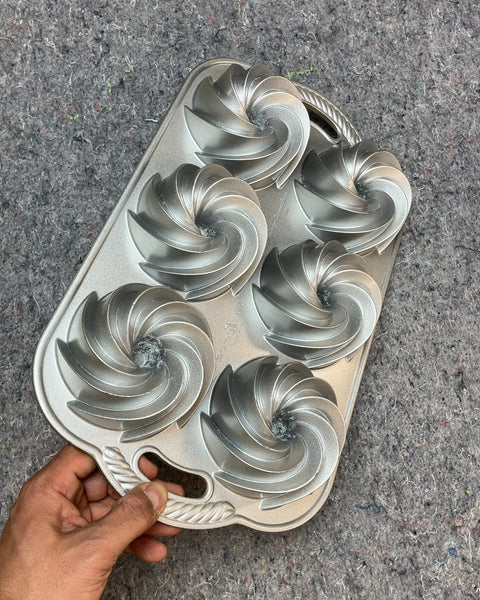 Sexy Nordicware Mini Bundt Cake Pan