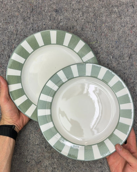 Two Sexy Lino Essentials Dinner Plates