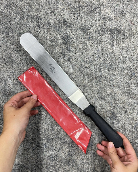 Metal Cake Spatula with Black Handle