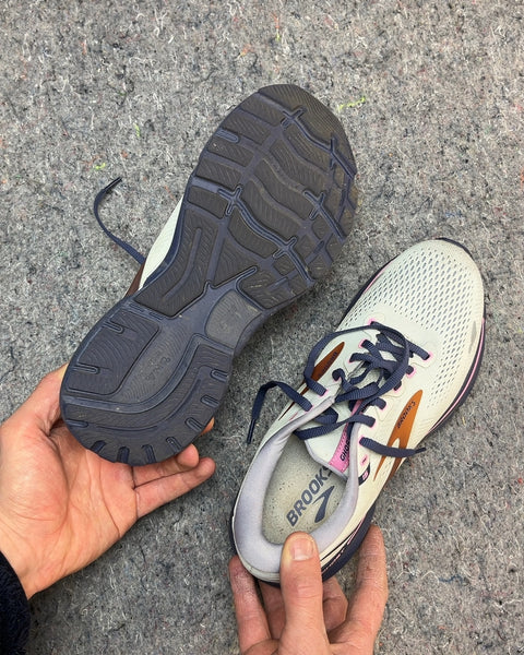 Like New Brooks Women's Ghost 15, Size US 9W or EU 40.5