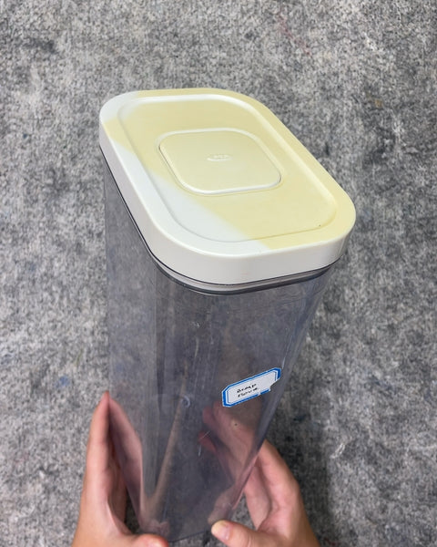 Clear Plastic OXO Food Storage Container, 12 x 6 in