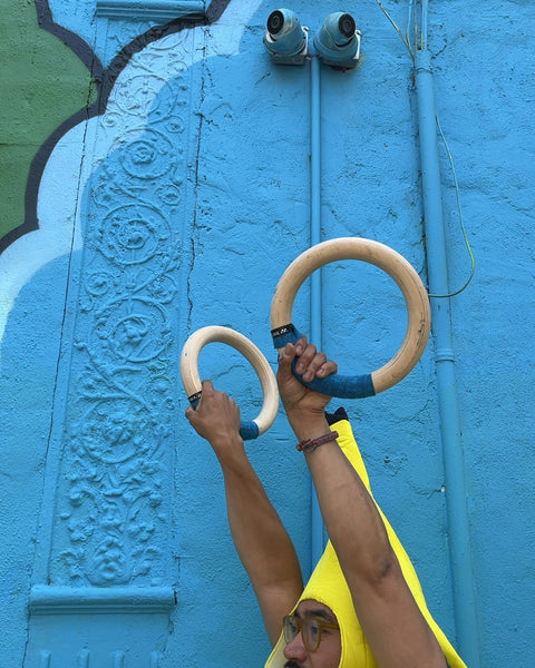 YOELVN Wood Gymnastic Rings with Blue Straps
