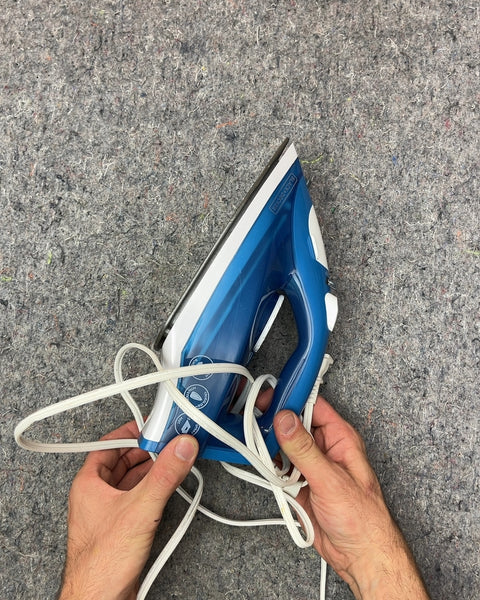 Black+Decker Blue and White Steam Iron
