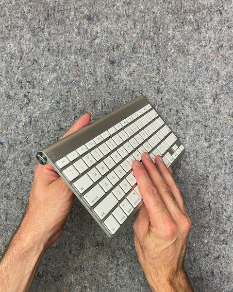 Another Apple WireApple Magic Keyboard 1, Battery Poweredless Keyboard