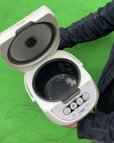 Tiger Rice Cooker, Works Great Inside Is Used