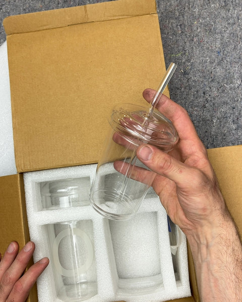 Set of 2 COMBLER Glass Tumblers with Lids and Straws
