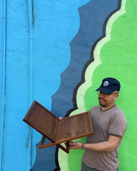 Super Pretty Wooden Book Stand