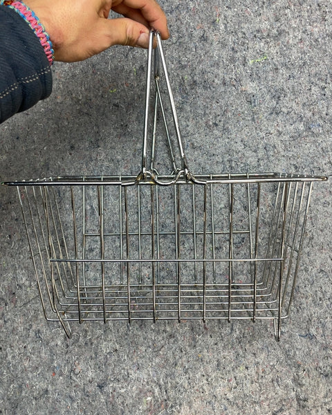 Metal Wire Basket with Handle, 12x9x6"