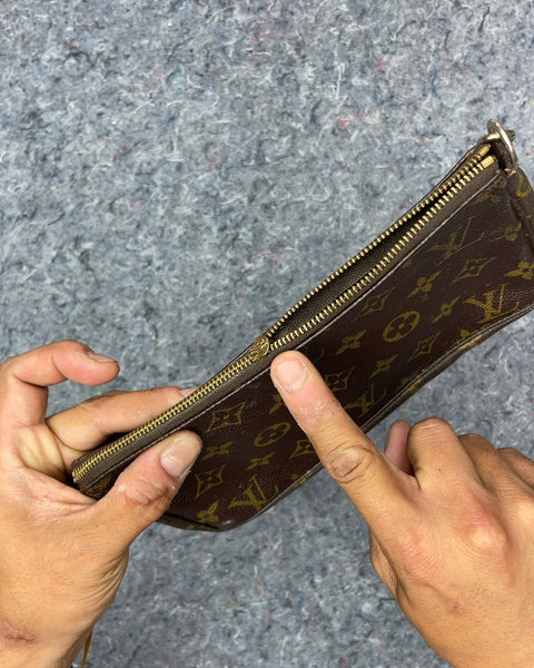 (Fake) Louis Vuitton Monogram Pochette Accessories Bag Zipper Issue