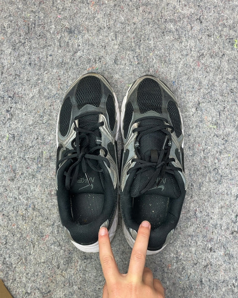 Nike V5 RNR Sneakers, Size US 10M or EU 44