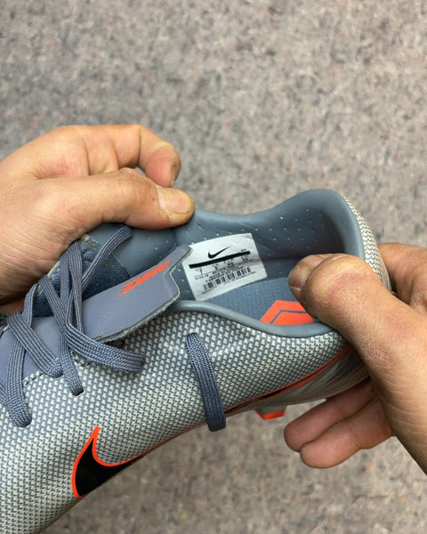 Nike Mercurial Vapors, Sz 7 M US or 40 EU