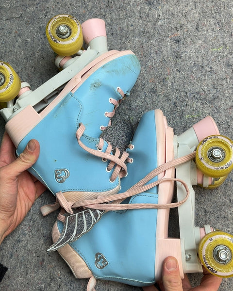 Circle Society Roller Skates, Size US 3-7 W or EU 34-39 (Yes They Can Change Size It's Wild)