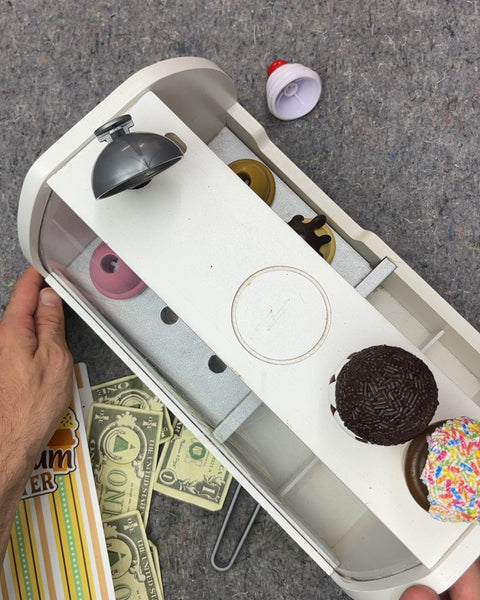 Melissa & Doug Scoop and Serve Ice Cream Counter