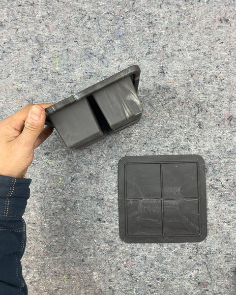Peak Ice Cube Tray with Lid