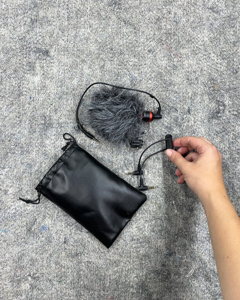 Microphone with Windscreen and Pouch